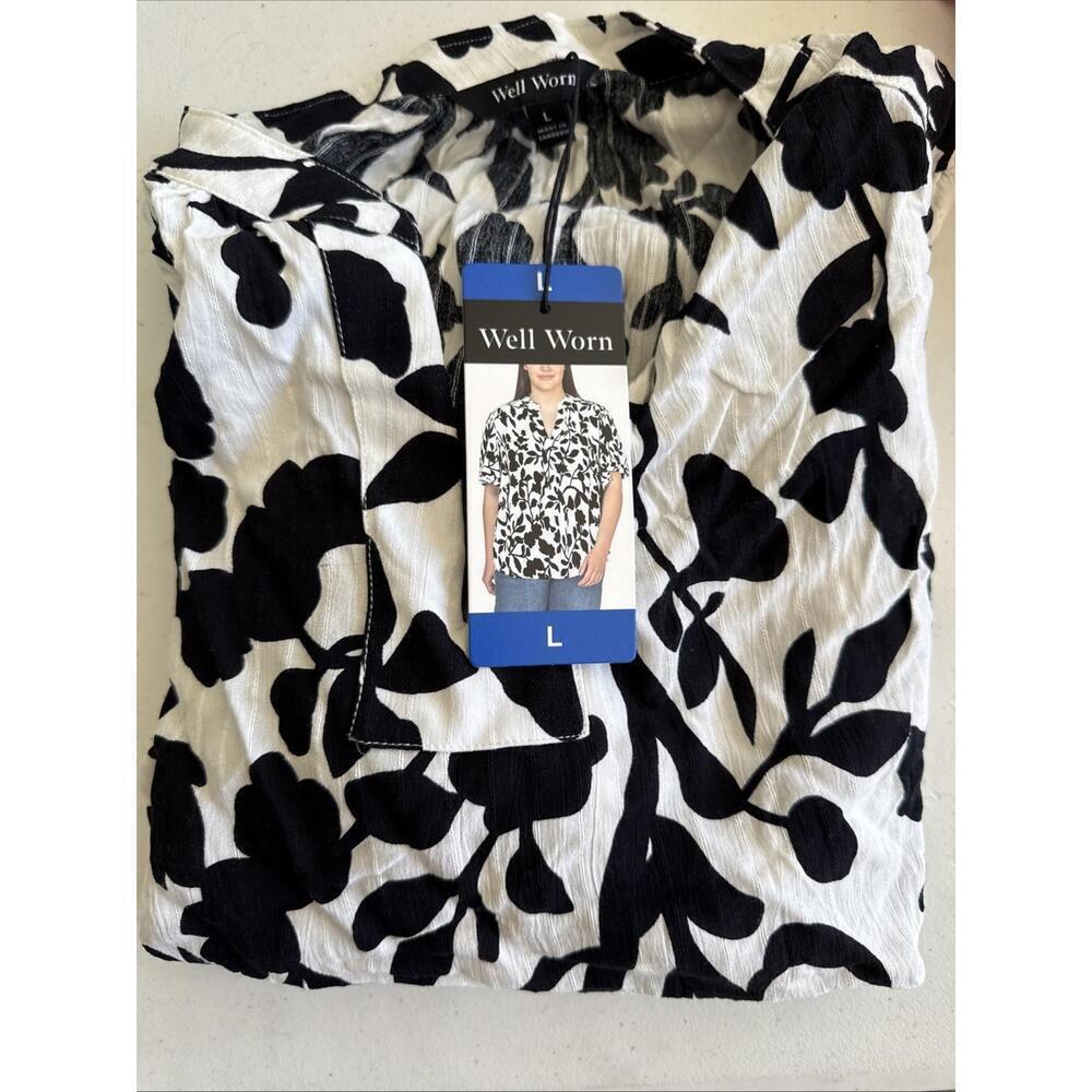 Well Worn Ladies' Split Neck Short Sleeve Blouse Size L. BN